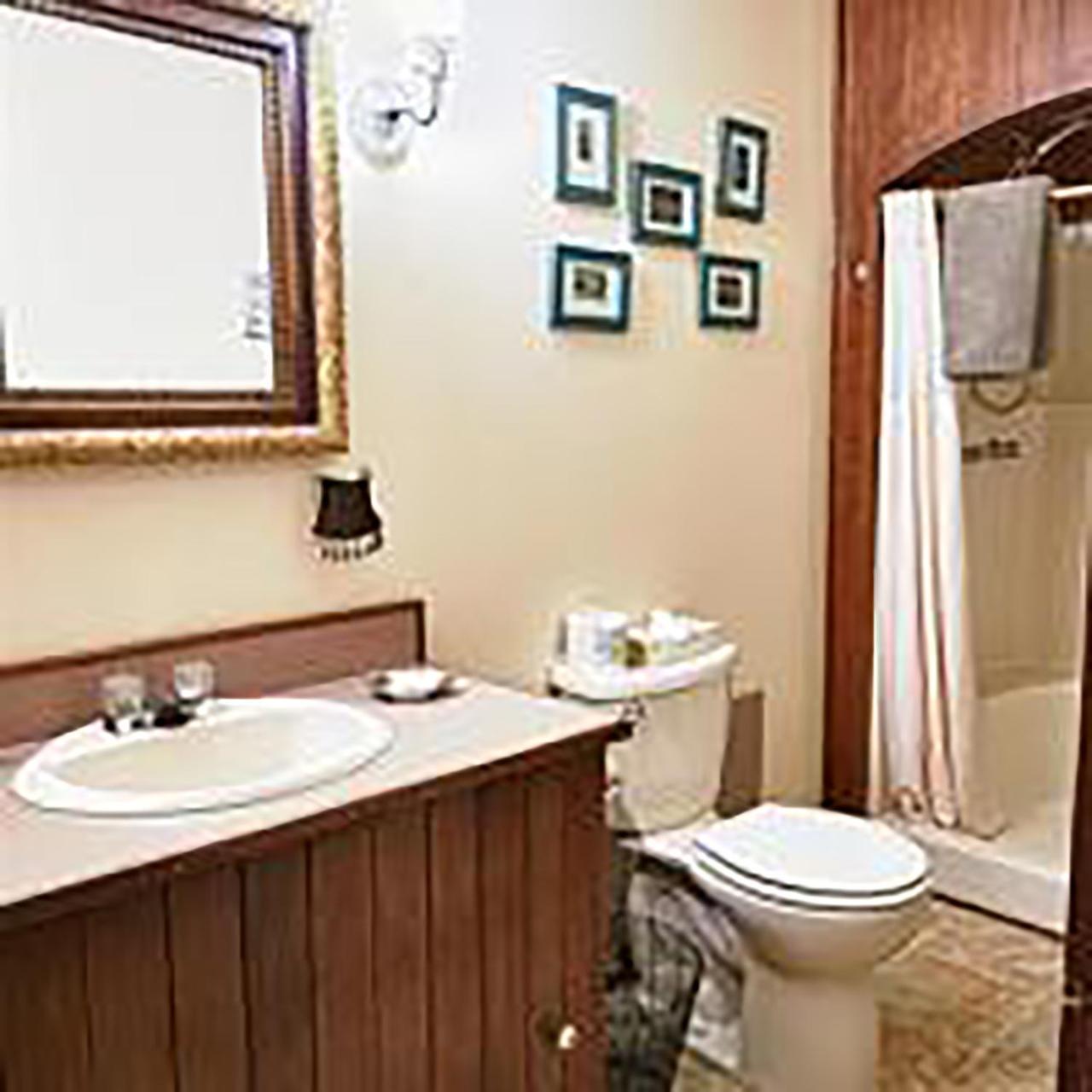 Wedgwood Manor And Glamping Retreat Hotel Crawford Bay Exterior foto