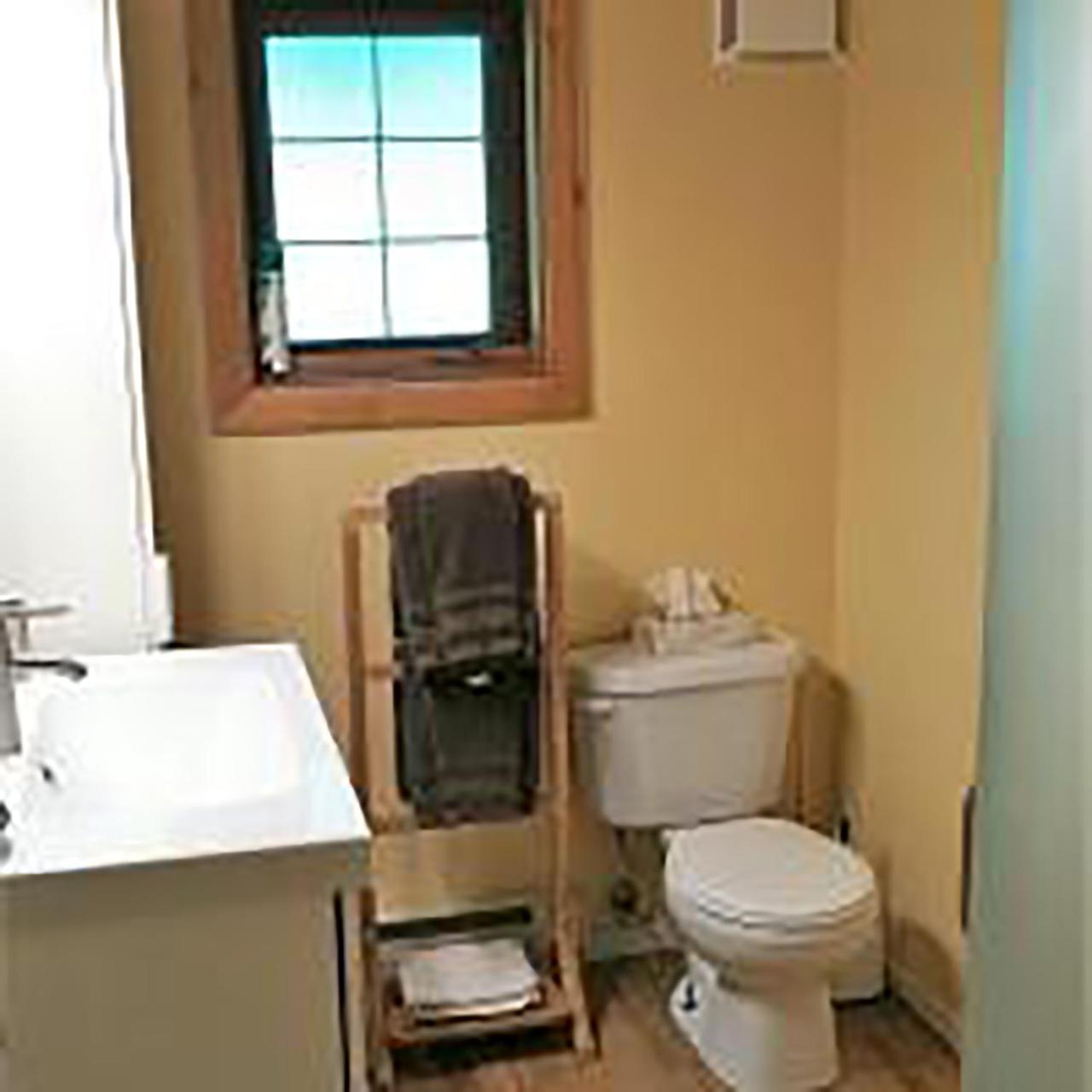Wedgwood Manor And Glamping Retreat Hotel Crawford Bay Exterior foto